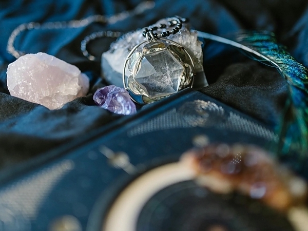 Why Is Spiritual Jewelry Becoming Popular?